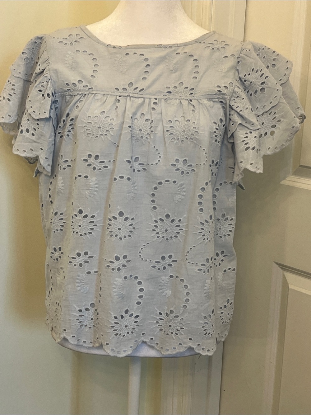 Flutter Sleeve Eyelet Top Women's M